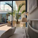 Flora, Mit Eigenem Pool Und Meerblick Дом отдыха