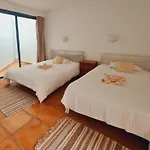 Дом отдыха Flora, Mit Eigenem Pool Und Meerblick Коста Калма