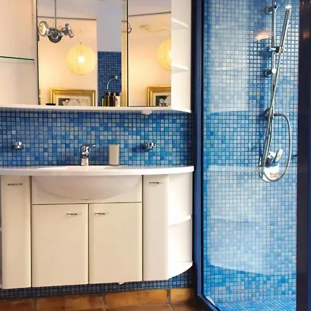 Prázdninový dům Flora, Mit Eigenem Pool Und Meerblick *