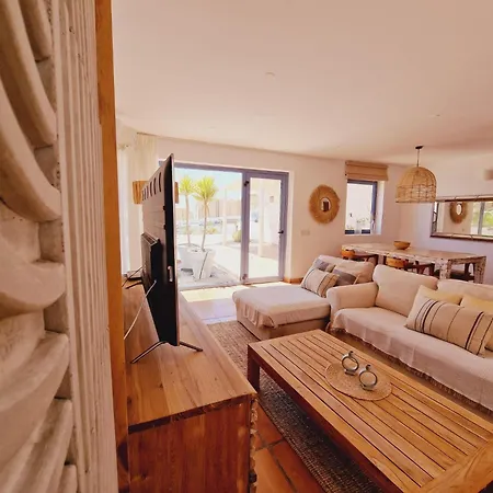 Prázdninový dům Flora, Mit Eigenem Pool Und Meerblick *