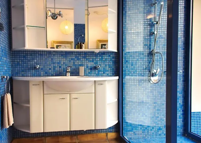 Tatil Evi Flora, Mit Eigenem Pool Und Meerblick *