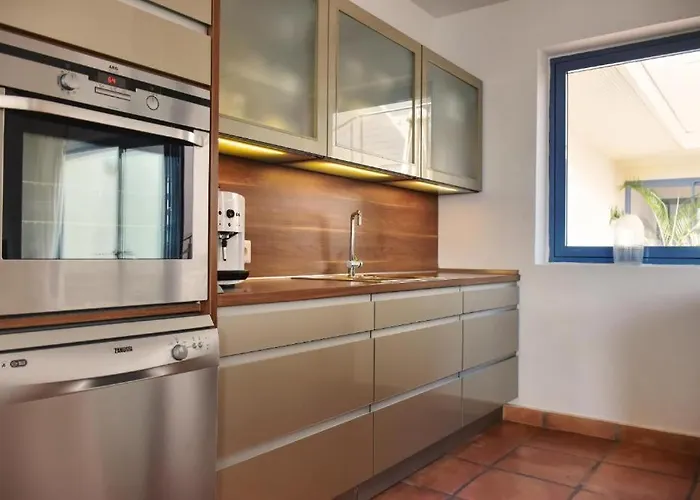 Flora, Mit Eigenem Pool Und Meerblick *