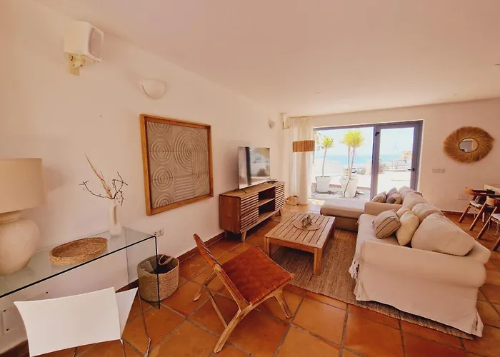 Flora, Mit Eigenem Pool Und Meerblick Tatil Evi *