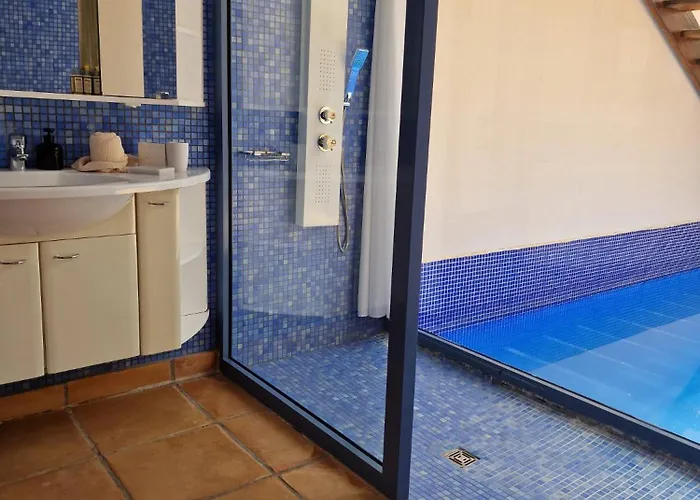 Flora, Mit Eigenem Pool Und Meerblick *