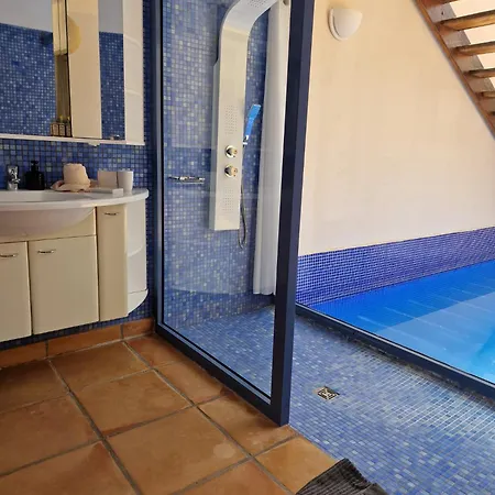 Flora, Mit Eigenem Pool Und Meerblick *